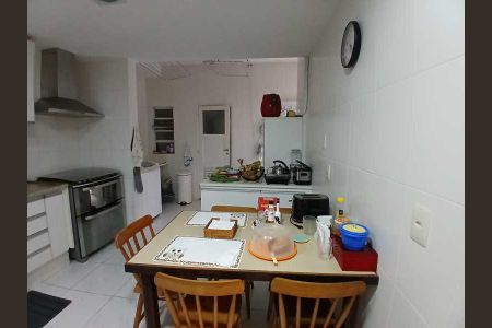 Casa de condomínio à venda com 192m², 4 quartos e 1 vaga