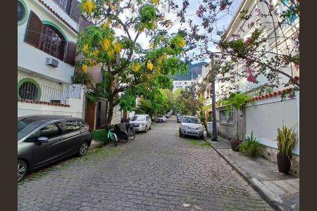 Casa de condomínio à venda com 192m², 4 quartos e 1 vaga