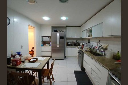 Casa de condomínio à venda com 192m², 4 quartos e 1 vaga