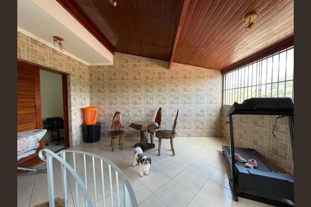 Casa à venda com 150m², 4 quartos e 1 vaga Casa à venda com 150m², 4 quartos e 1 vagaVaranda