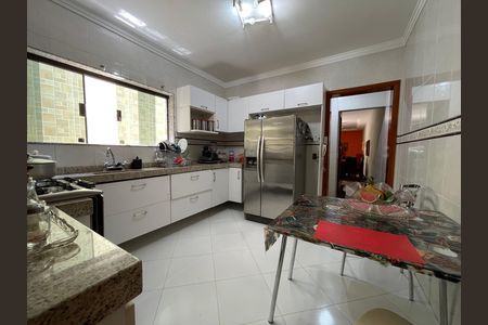 Casa à venda com 150m², 4 quartos e 1 vaga Casa à venda com 150m², 4 quartos e 1 vagaCozinha