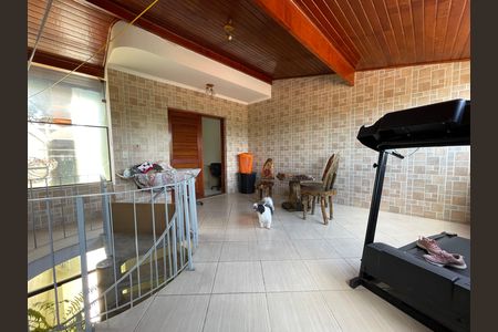 Casa à venda com 150m², 4 quartos e 1 vaga Casa à venda com 150m², 4 quartos e 1 vagaVaranda