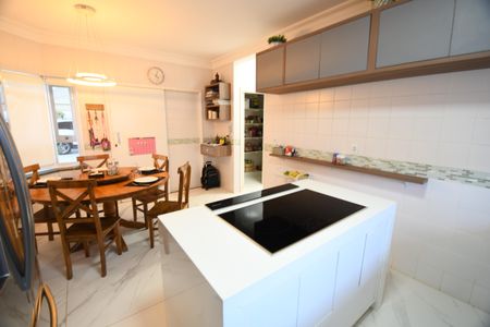 Casa de condomínio à venda com 398m², 4 quartos e 6 vagasCozinha