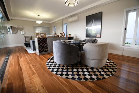 Casa de condomínio à venda com 398m², 4 quartos e 6 vagasSala