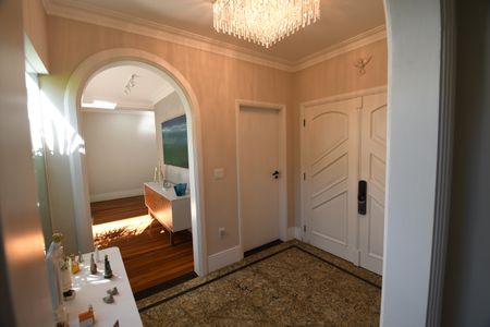 Casa de condomínio à venda com 398m², 4 quartos e 6 vagasHall de entrada