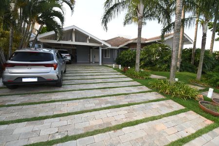 Casa de condomínio à venda com 398m², 4 quartos e 6 vagasFachada