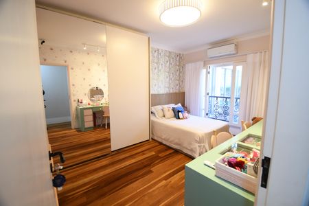 Casa de condomínio à venda com 398m², 4 quartos e 6 vagasQuarto Suíte 2