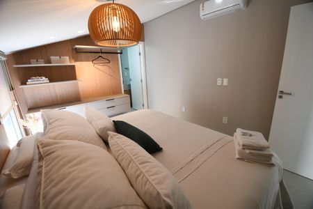 Casa de condomínio à venda com 398m², 4 quartos e 6 vagasQuarto Suíte Hóspede