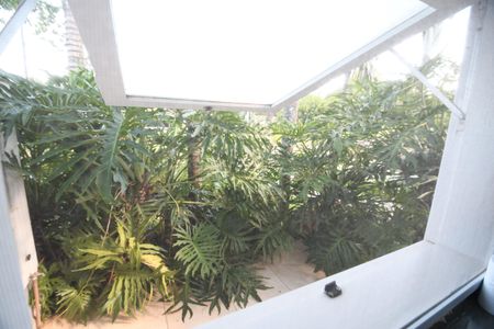 Casa de condomínio à venda com 398m², 4 quartos e 6 vagasBanheiro de serviço