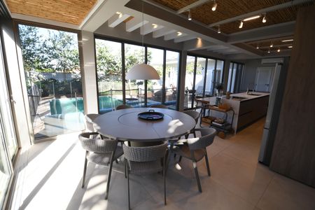 Casa de condomínio à venda com 398m², 4 quartos e 6 vagasVaranda Gourmet