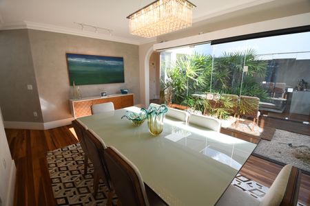 Casa de condomínio à venda com 398m², 4 quartos e 6 vagasSala de Jantar