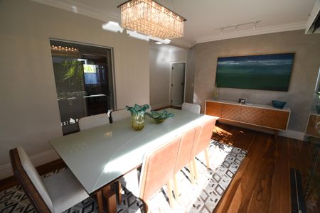 Casa de condomínio à venda com 398m², 4 quartos e 6 vagasSala de Jantar