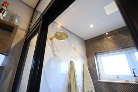 Casa de condomínio à venda com 398m², 4 quartos e 6 vagasBanheiro 1