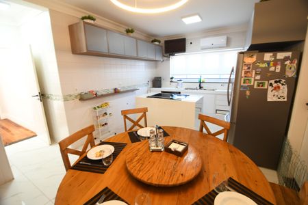 Casa de condomínio à venda com 398m², 4 quartos e 6 vagasCozinha