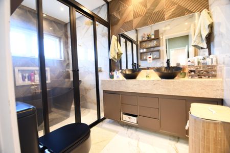 Casa de condomínio à venda com 398m², 4 quartos e 6 vagasBanheiro 1