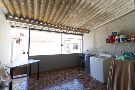 Casa à venda com 250m², 2 quartos e 2 vagas Casa à venda com 250m², 2 quartos e 2 vagasÁrea de serviço