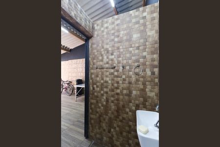 Casa à venda com 250m², 2 quartos e 2 vagas Casa à venda com 250m², 2 quartos e 2 vagasBanheiro do Quintal