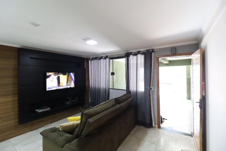 Casa à venda com 250m², 2 quartos e 2 vagas Casa à venda com 250m², 2 quartos e 2 vagasSala