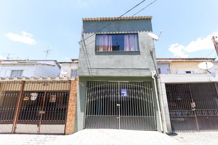 Casa à venda com 250m², 2 quartos e 2 vagas Casa à venda com 250m², 2 quartos e 2 vagasFachada