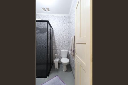 Casa à venda com 250m², 2 quartos e 2 vagas Casa à venda com 250m², 2 quartos e 2 vagasBanheiro