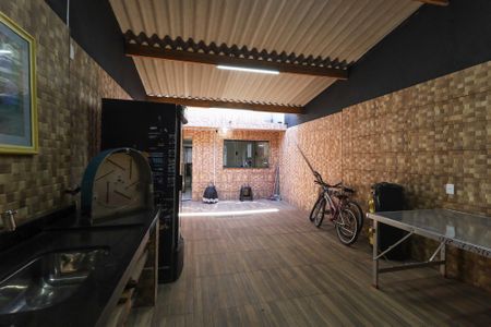 Casa à venda com 250m², 2 quartos e 2 vagas Casa à venda com 250m², 2 quartos e 2 vagasQuintal