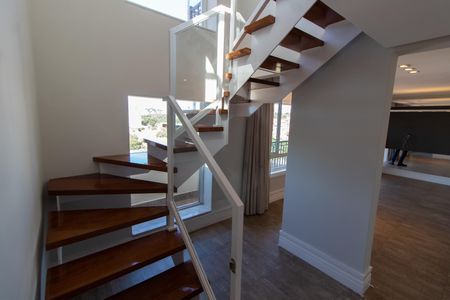 Apartamento à venda com 170m², 3 quartos e 3 vagasEscada