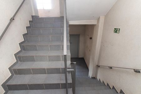 Studio para alugar com 48m², 1 quarto e sem vagaEscada