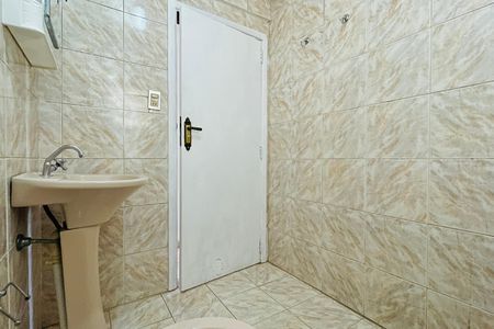 Casa à venda com 295m², 4 quartos e 4 vagasBanheiro 2