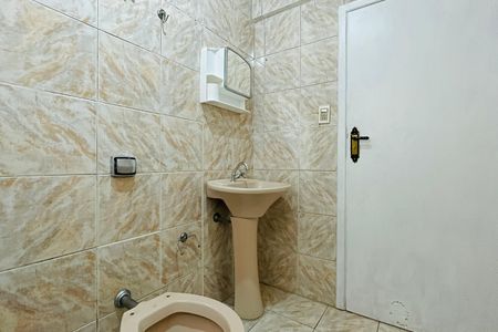 Casa à venda com 295m², 4 quartos e 4 vagasBanheiro 2