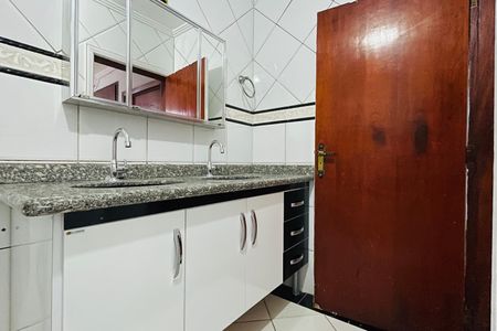 Casa à venda com 295m², 4 quartos e 4 vagasBanheiro da Suíte