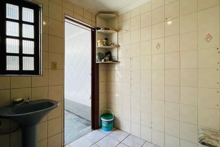 Casa à venda com 295m², 4 quartos e 4 vagasBanheiro 1