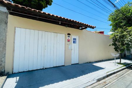 Casa à venda com 295m², 4 quartos e 4 vagasFachada e placa