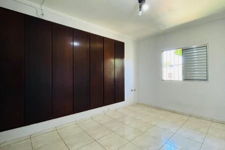 Casa à venda com 295m², 4 quartos e 4 vagasSuíte
