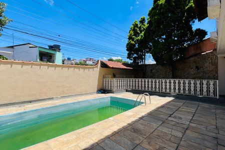 Casa à venda com 295m², 4 quartos e 4 vagasPiscina