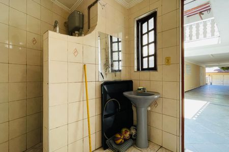 Casa à venda com 295m², 4 quartos e 4 vagasBanheiro 1