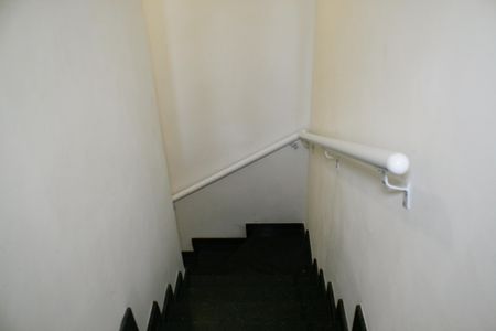 Casa de condomínio para alugar com 62m², 2 quartos e 1 vaga Casa de condomínio para alugar com 62m², 2 quartos e 1 vagaEscada