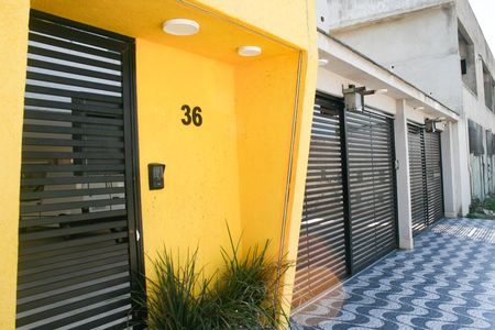 Casa de condomínio para alugar com 62m², 2 quartos e 1 vaga Casa de condomínio para alugar com 62m², 2 quartos e 1 vagaFachada