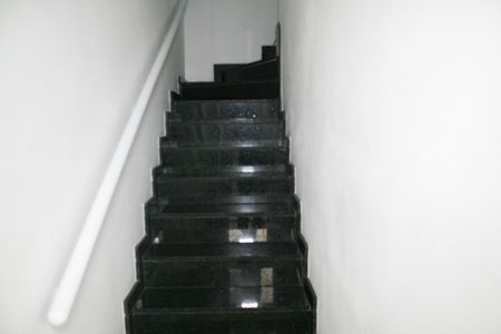 Casa de condomínio para alugar com 62m², 2 quartos e 1 vaga Casa de condomínio para alugar com 62m², 2 quartos e 1 vagaEscada