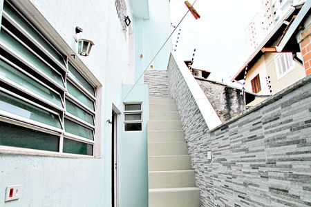 Casa à venda com 210m², 3 quartos e 3 vagasEscada acesso a Area de Serviço