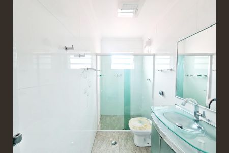 Casa à venda com 210m², 3 quartos e 3 vagasBanheiro da Suíte 2