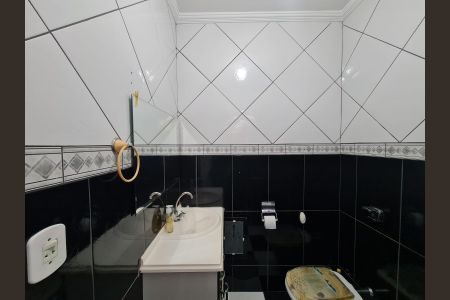 Casa à venda com 210m², 3 quartos e 3 vagasBanheiro da Suíte 1