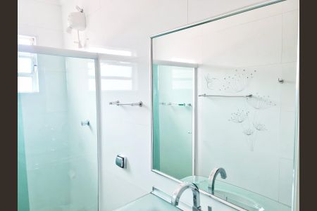 Casa à venda com 210m², 3 quartos e 3 vagasBanheiro da Suíte 2