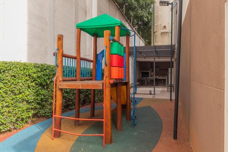 Apartamento à venda com 28m², 1 quarto e sem vaga Apartamento à venda com 28m², 1 quarto e sem vagaÁrea comum - Playground