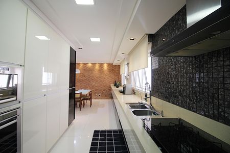 Apartamento para alugar com 242m², 3 quartos e 4 vagasCozinha 