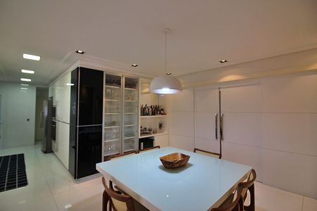 Apartamento para alugar com 242m², 3 quartos e 4 vagasCozinha 