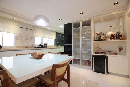 Apartamento para alugar com 242m², 3 quartos e 4 vagasCozinha 