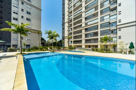 Apartamento para alugar com 242m², 3 quartos e 4 vagas Apartamento para alugar com 242m², 3 quartos e 4 vagasÁrea comum - Piscina