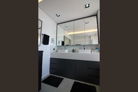 Apartamento para alugar com 242m², 3 quartos e 4 vagasSuíte 1 Banheiro 