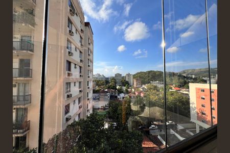 Apartamento à venda com 119m², 2 quartos e 1 vaga Apartamento à venda com 119m², 2 quartos e 1 vagaVaranda - Sala