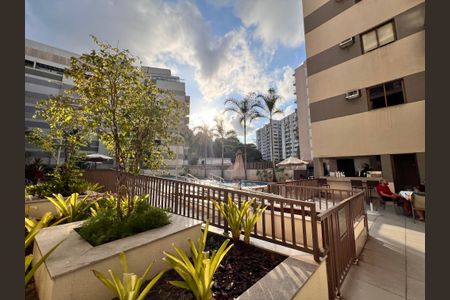 Apartamento à venda com 119m², 2 quartos e 1 vaga Apartamento à venda com 119m², 2 quartos e 1 vagaÁrea comum - Piscina